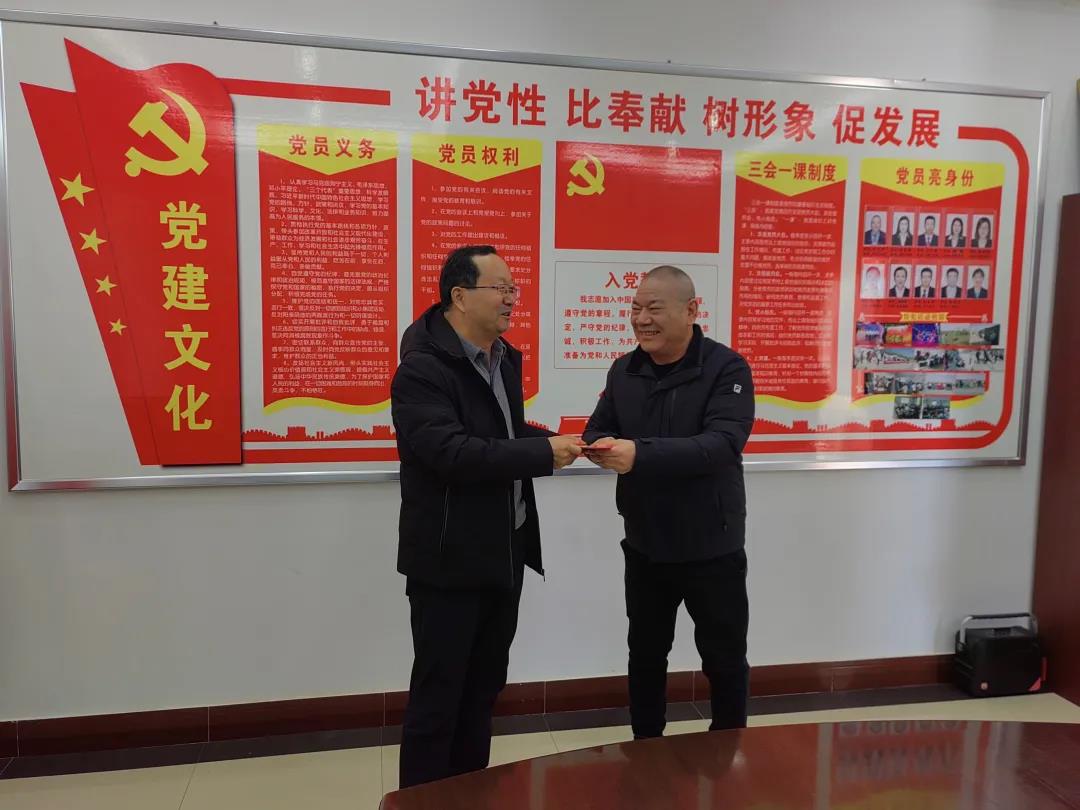 敦煌種業(yè)領(lǐng)導(dǎo)看望慰問(wèn)公司老干部、老黨員及困難黨員職工